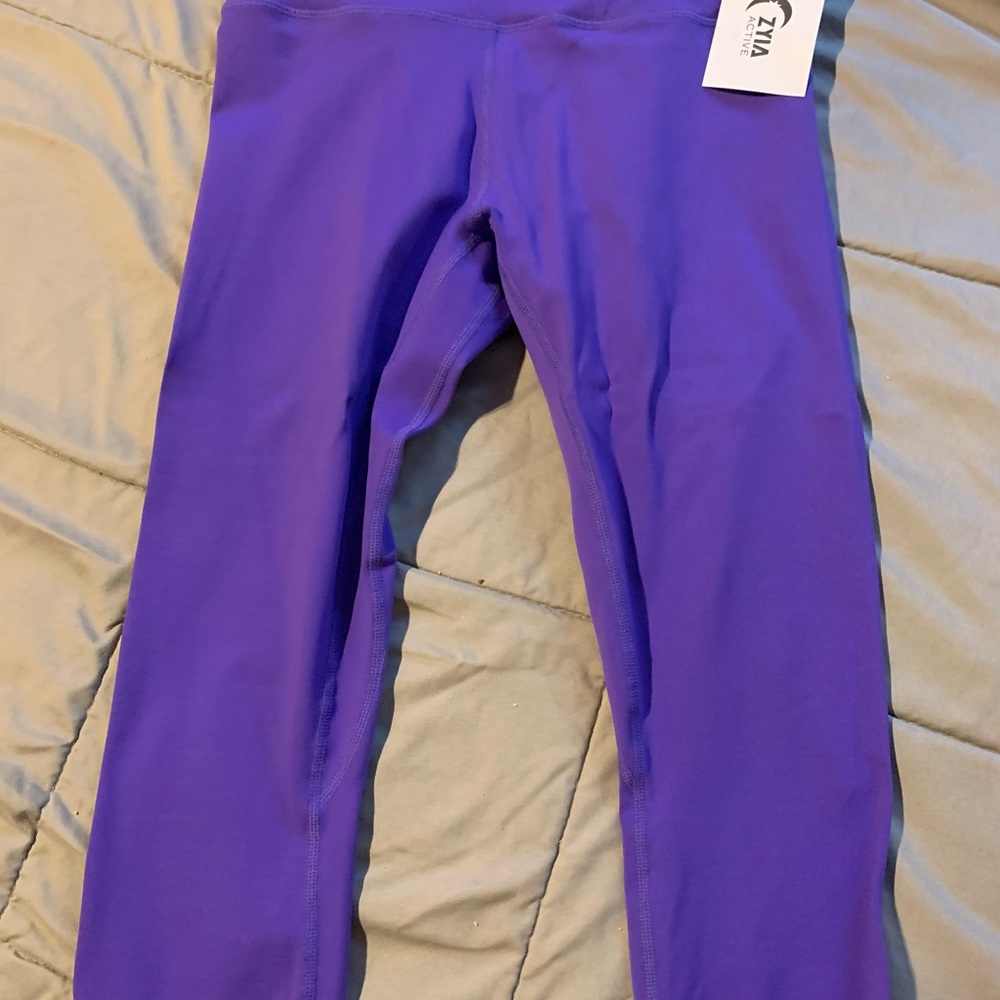 Zyia Activewear 20” leggings.